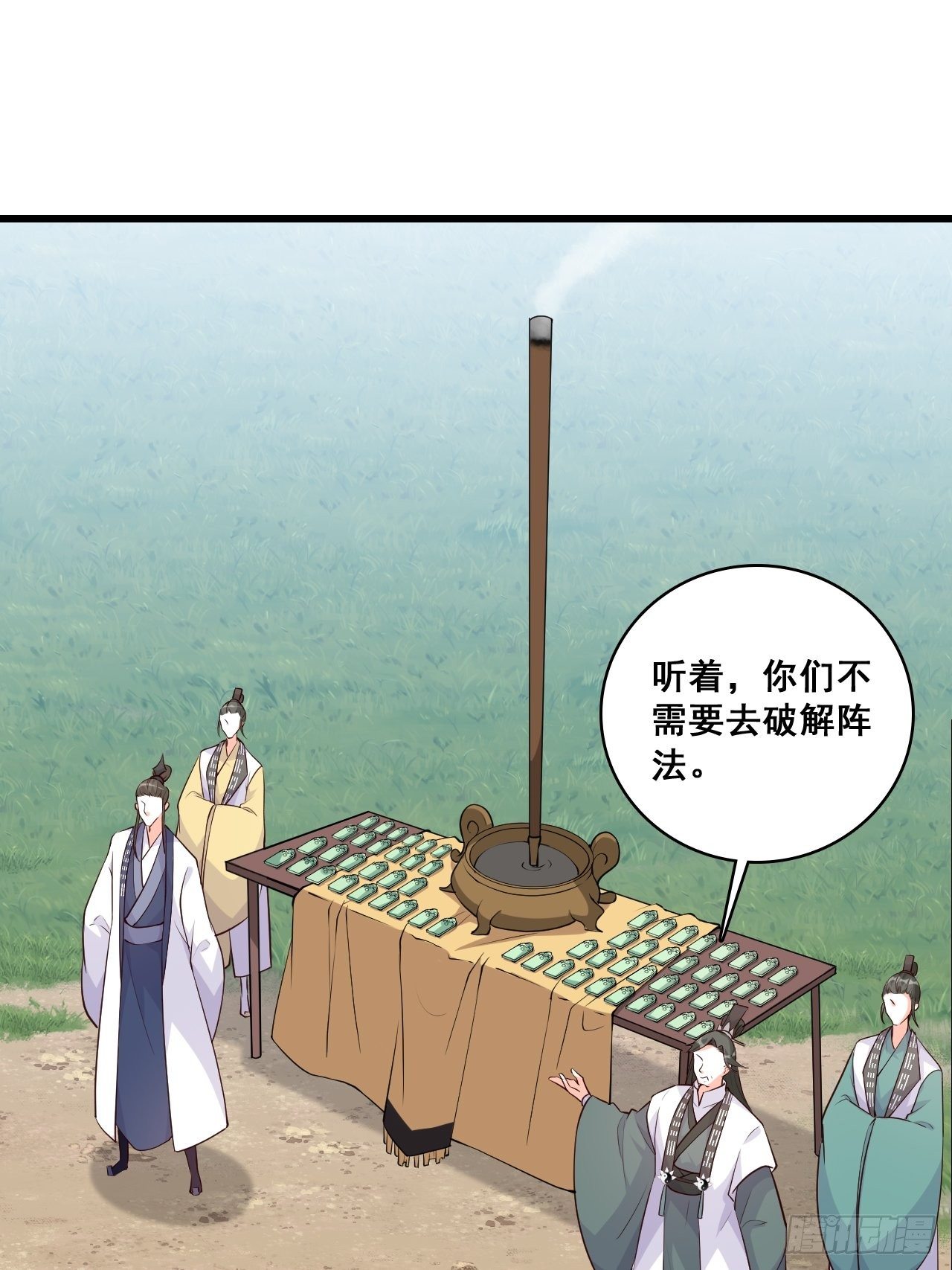 她来了！她举着烤肉出来了！1